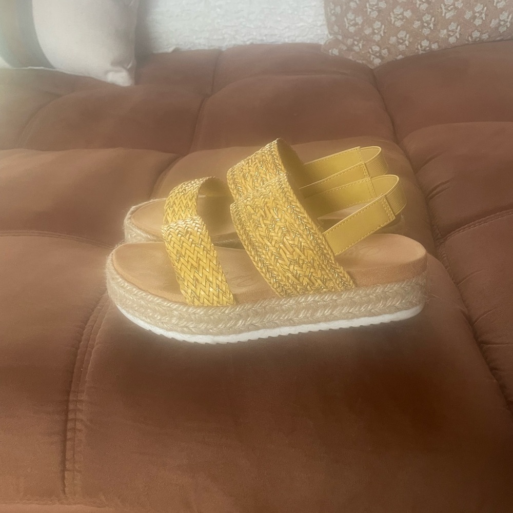 American Rag Cie Sandals, yellow straw, size 6 1/2, great condition!
